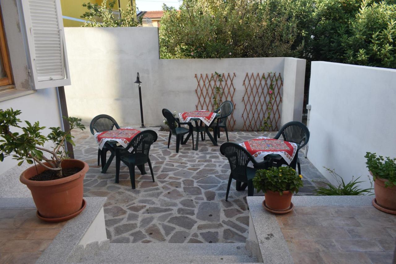 Bed and Breakfast A Casa Di Zia Oschiri Екстер'єр фото