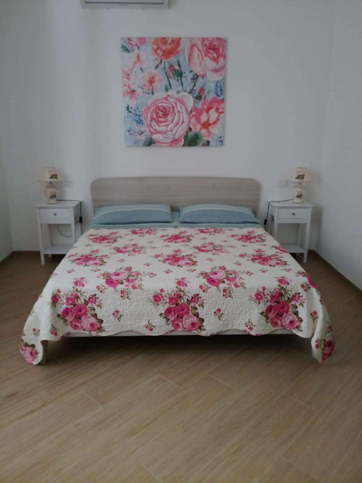 Bed and Breakfast A Casa Di Zia Oschiri Екстер'єр фото