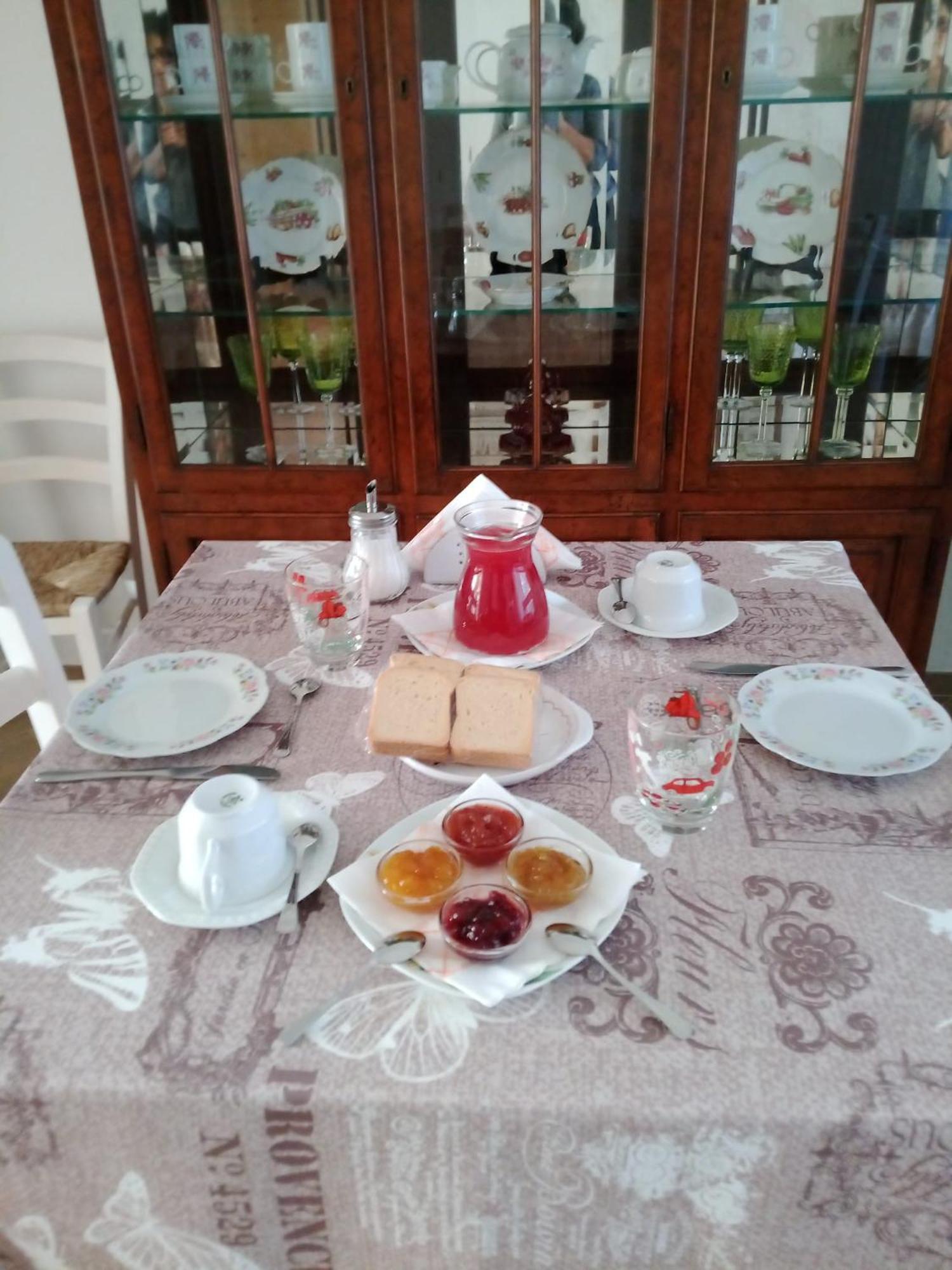 Bed and Breakfast A Casa Di Zia Oschiri Екстер'єр фото